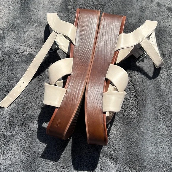 universal thread woman’s platform shoes - Picture 2 of 2